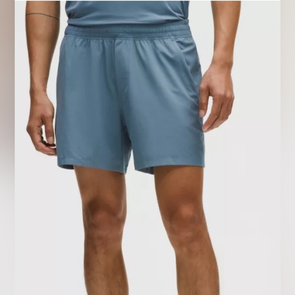 lululemon athletica Men's Pace Braker Linerless Shorts 5" - Size XS